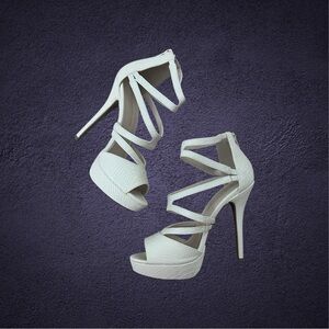 Wild Diva | Stone Sonny Sandals | Size 9 | EUC